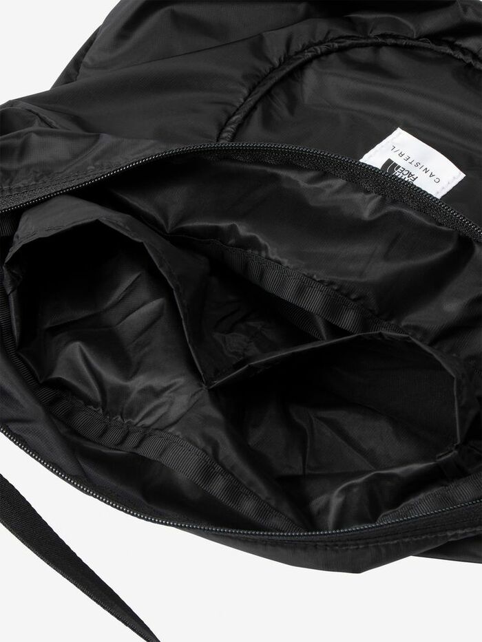 中はスリーブポケットが2つ