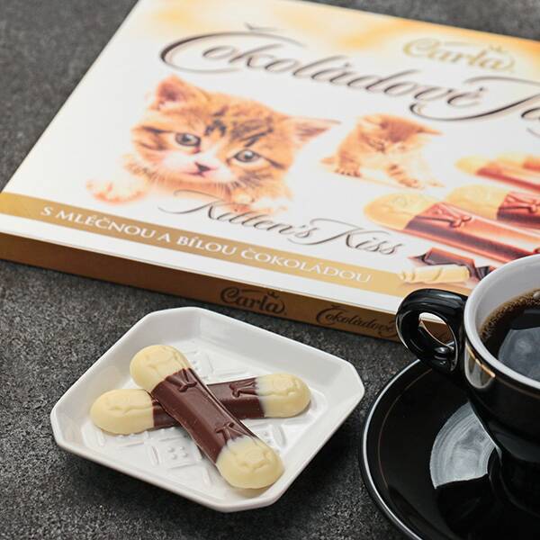 ネコの舌をモチーフにした細長い形のチョコレート