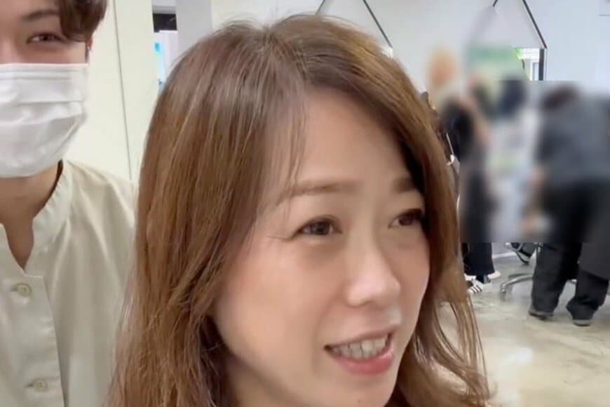 肩まで伸びた髪をバッサリ短く→大胆なショートボブにした女性に「とてもお似合い」
