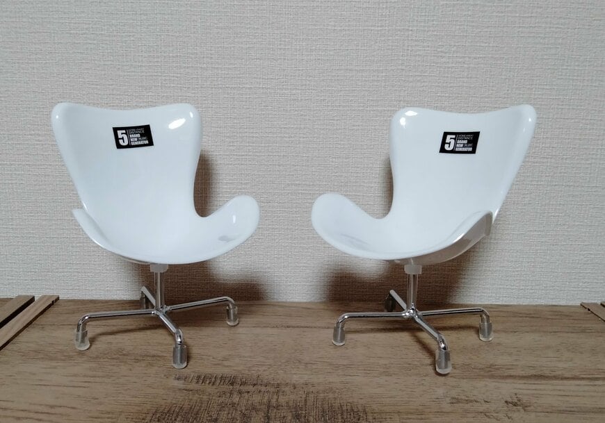 筆者撮影（ダイソー、インテリアチェア スタイリッシュカラー）