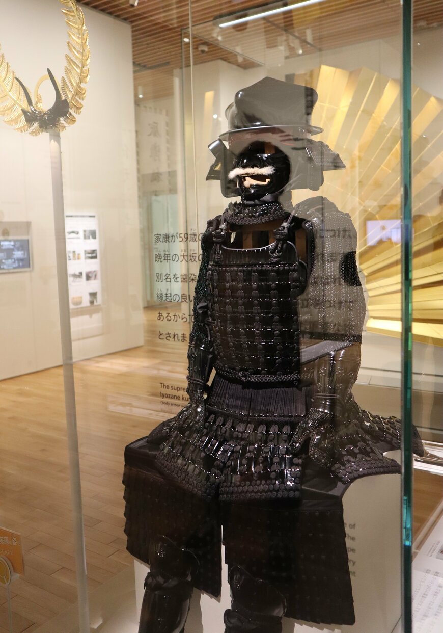 画像出所：伊予札黒糸威胴丸具足（歯朶具足）復元模造／原資料は久能山東照宮博物館所蔵（筆者撮影）
