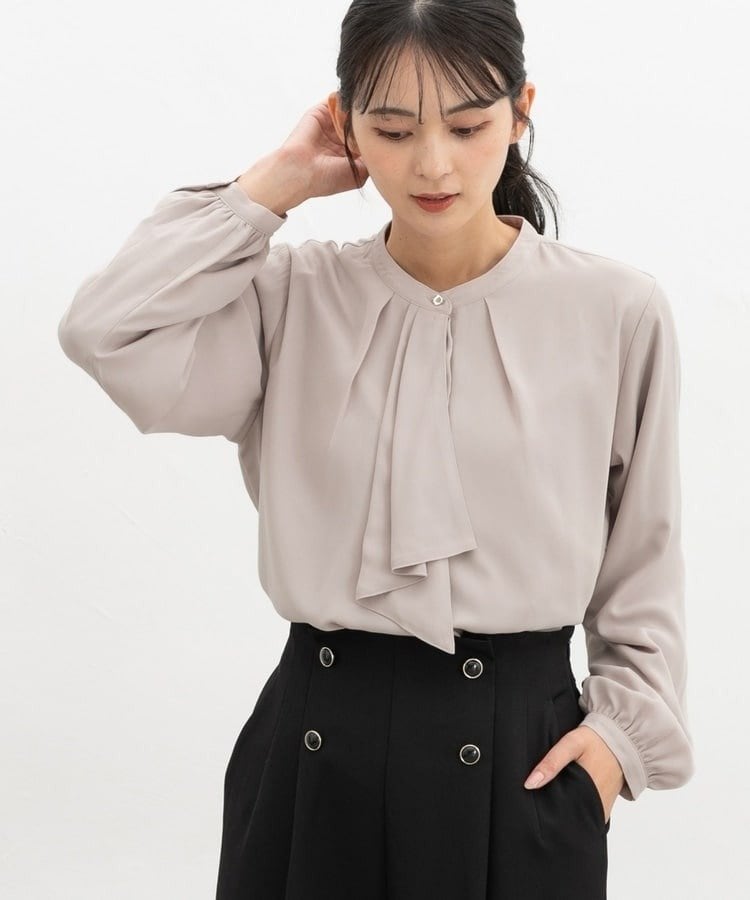 出所：ハニーズ公式　あったか裏地ボウタイブラウス