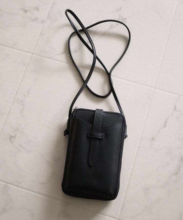 出所：ハニーズ　マルチミニショルダー