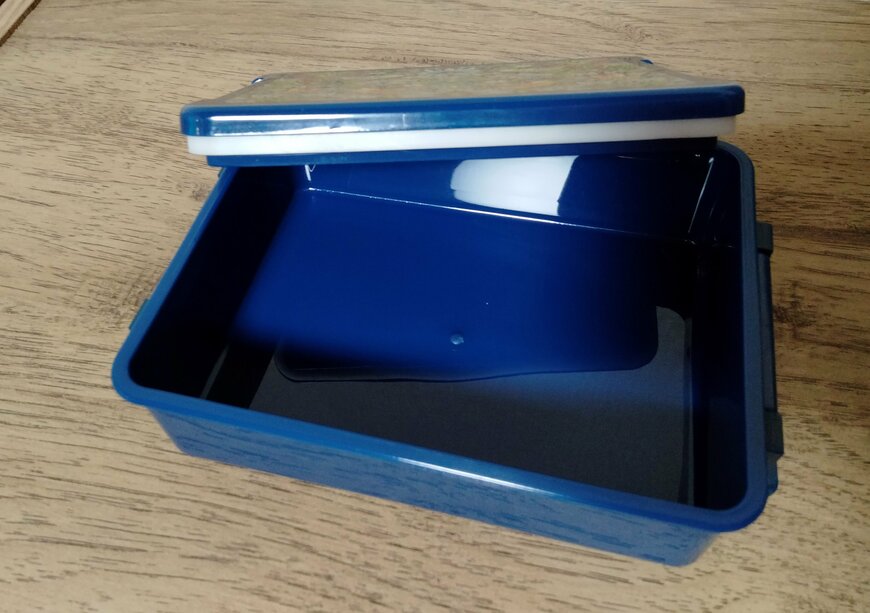 筆者撮影（セリア、ランチボックス 380ml ウィリアムモリス柄）