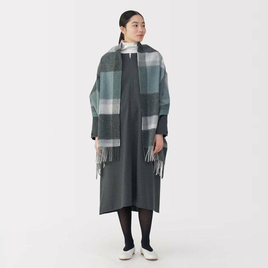 出所：無印良品公式　ふっくらウール　大判ストール　チャコールグレーチェック