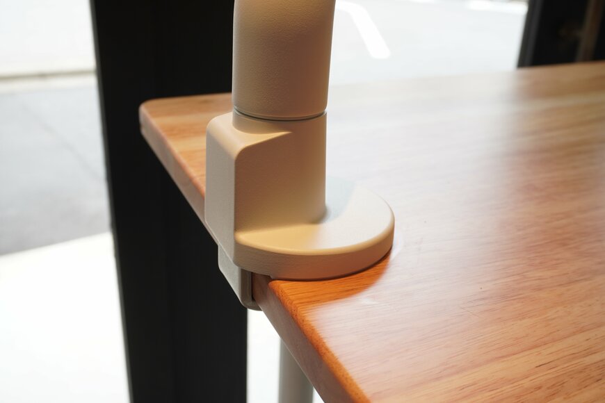 机に取り付けているベース