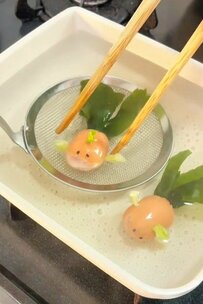 “ソーセー人”がまさかの進化を遂げた！旦那さん友人を巻き込み新キャラ登場！愛情たっぷり【のり弁当】