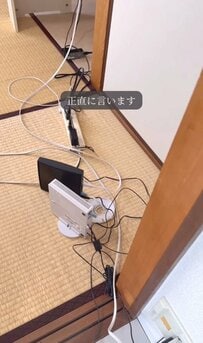 【築35年アパートをセルフリフォーム】ごちゃごちゃしがちな配線コードをすっきり収納！生活感ゼロで掃除もラク！