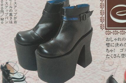 クローゼット奥から「平成時代を象徴する靴」を発掘 当時の面影に「加水分解しても魂は朽ちぬ」の声