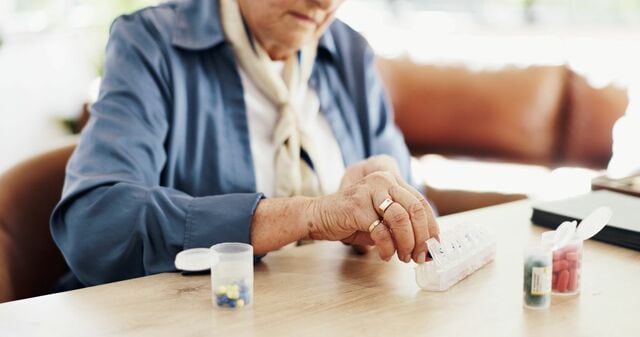 お薬収納のコツ｜誤飲防止と迷わず取り出せる整理術＆収納グッズの選び方