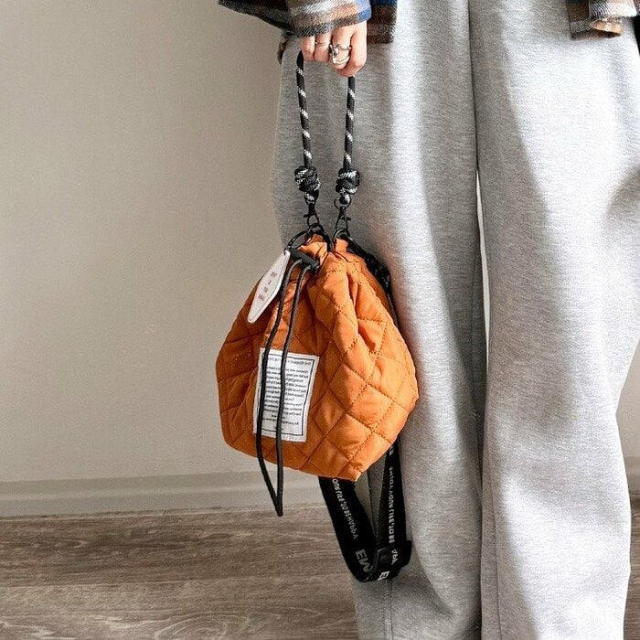 手持ちスタイルでよりアクティブな印象を演出できます