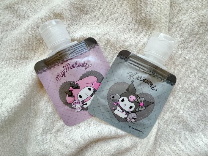 テカテカしていないマットな表面とくすみカラーの容器