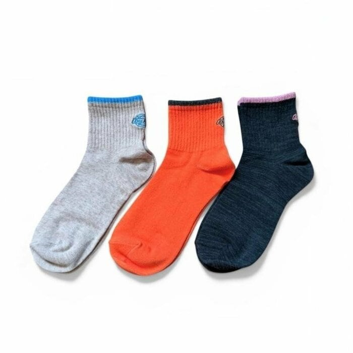 丈感やカラーの異なる4種類の3足組ソックス