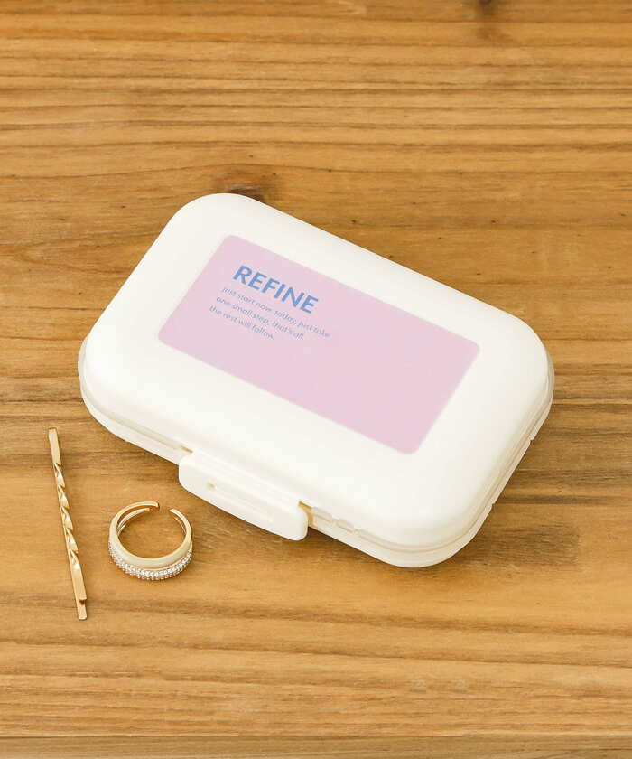 6つの仕切りと、フタの裏側には2つの仕切り