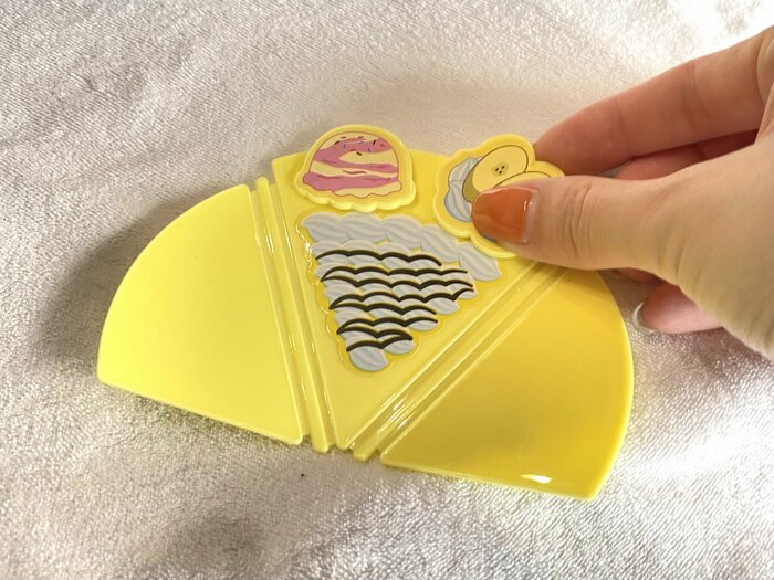 プチっと穴にはめ込むだけなので簡単！