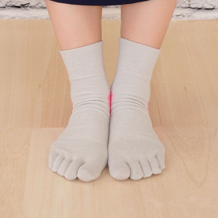 ゆったりした履き口で足の締めつけがなく楽ちん