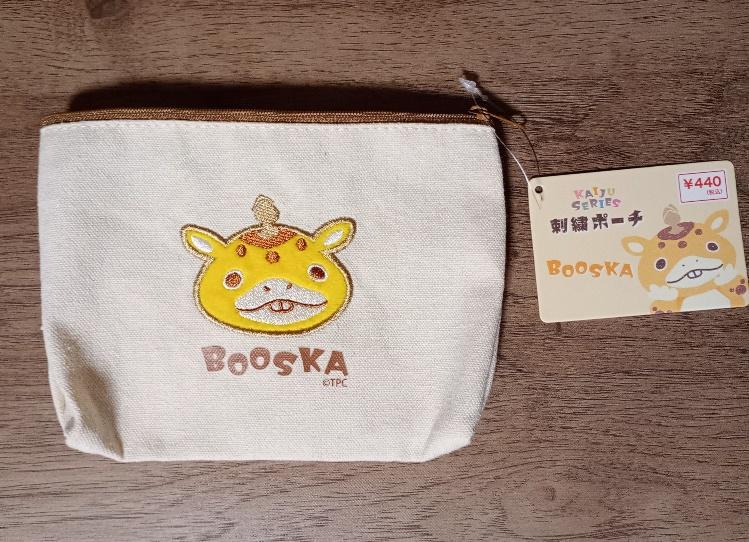 筆者撮影（キャンドゥ、KAIJU 刺繍ポーチ ブースカ）