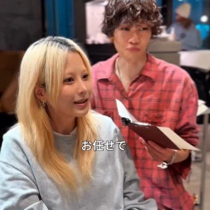 「お任せで！」という女性がカットとカラーでイメチェン！ピンクカラーとオン眉が可愛さをより引き立てる！