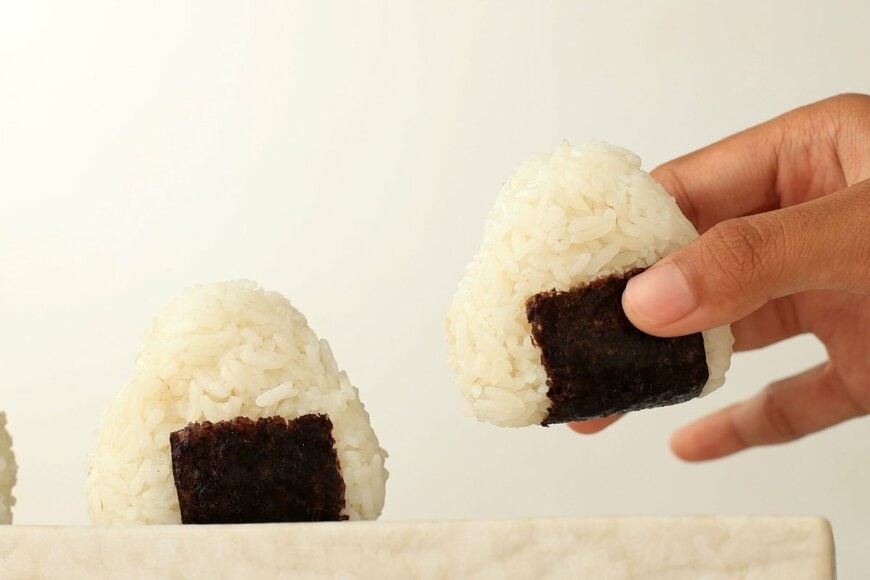 【肉おにぎり】豚肉おにぎりでモリモリ元気！「豚肉とはくさいのおにぎり」が簡単で意外な美味しさ
