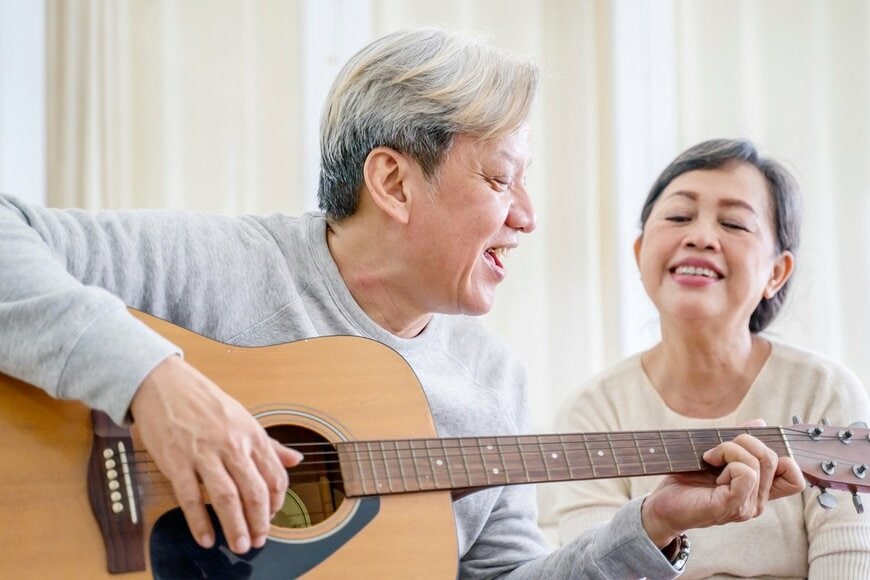 【70歳代・ふたりの老後】平均貯蓄額はいくら？自分の貯蓄額は平均以上？平均以下？標準的な夫婦世帯はひと月3万円超の赤字