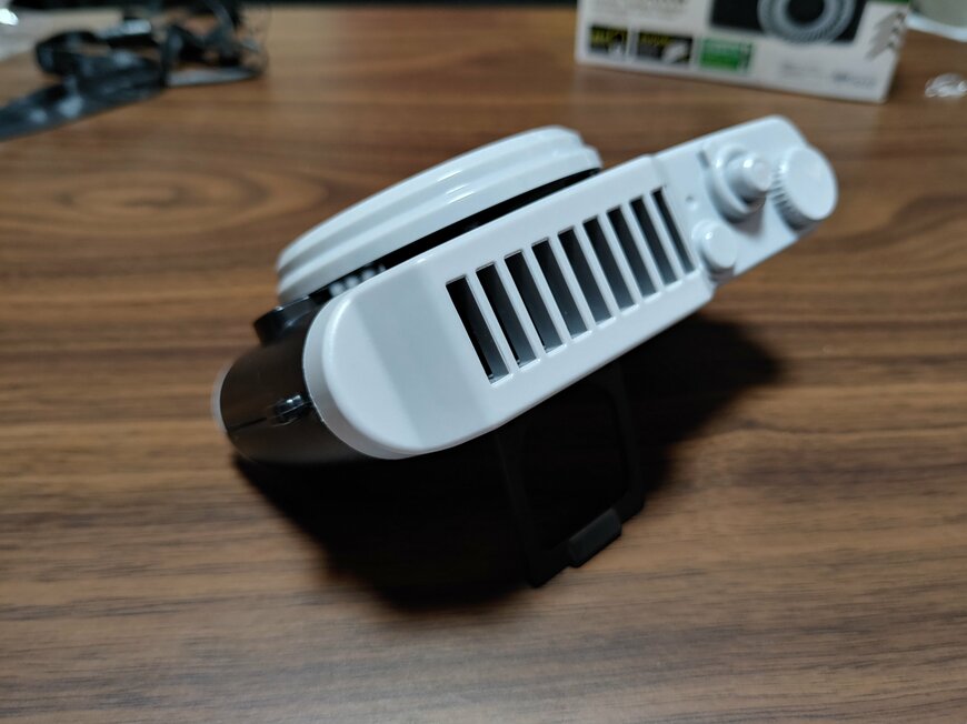筆者撮影（ダイソー、カメラ型ハンディファン）