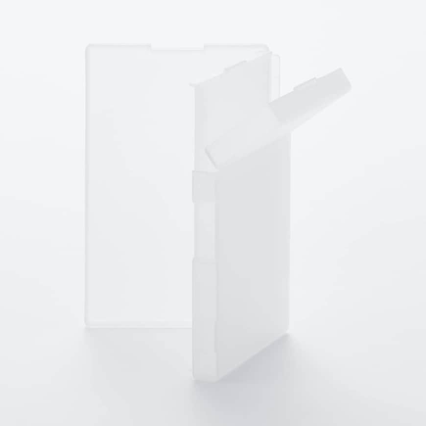 出所：無印良品ネットストア ポリプロピレンカードケース・ダブル