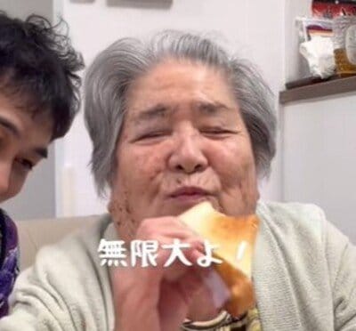 【86歳おばあちゃん】の朝食“大好きな食パン”を2ヶ月ぶりに食べると…「幸せ過ぎて泣ける」光景が話題