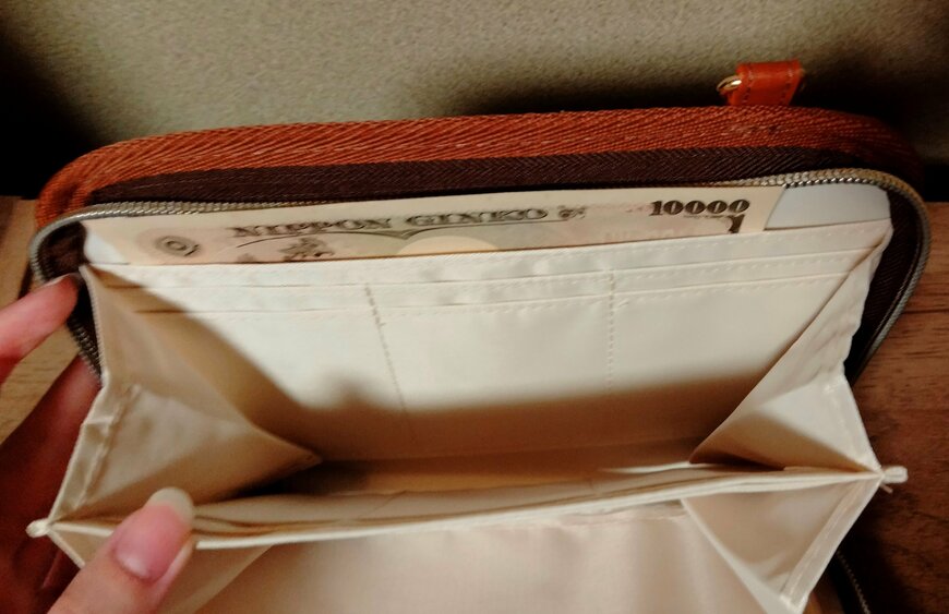 筆者撮影（宝島社、miffy カードがたっぷり入るお財布ポーチBOOK）