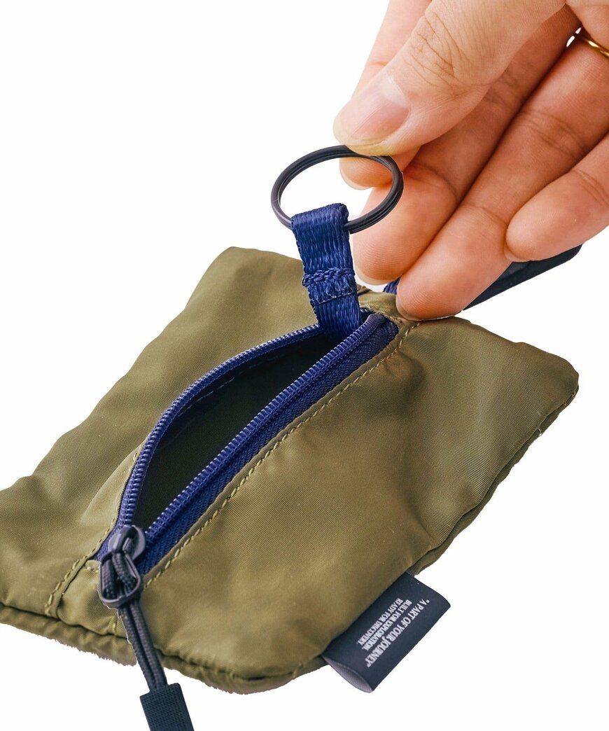 出所：3COINS公式　トラベルミニウォレット