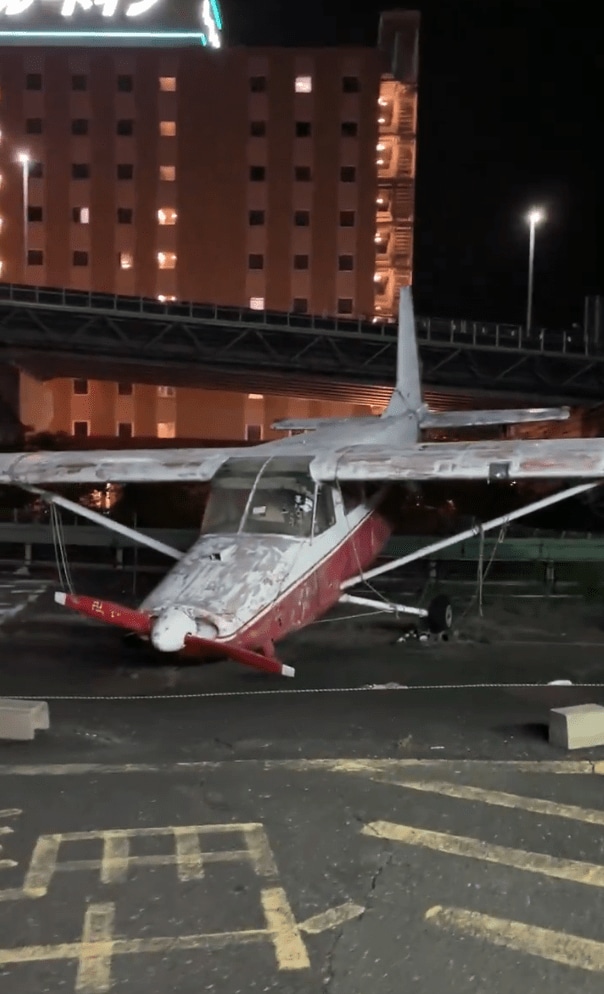 ファミリーマートで撮影された飛行機