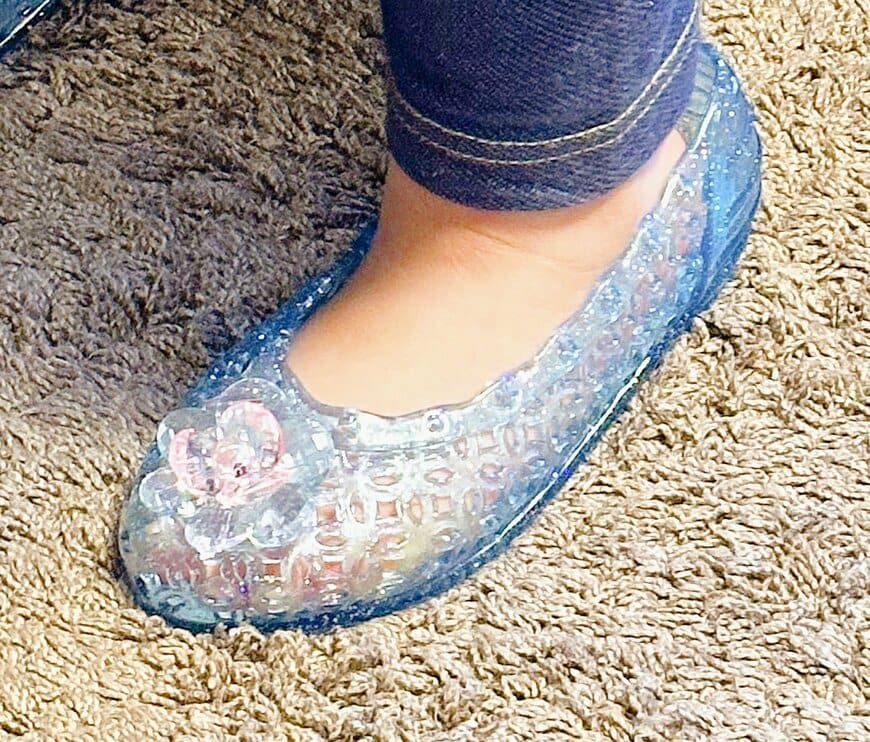 キラキラがかわいいジェリーサンダル
