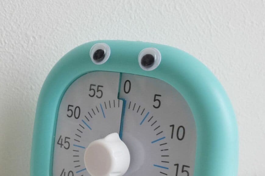 セリア、目玉シールを貼ってみました