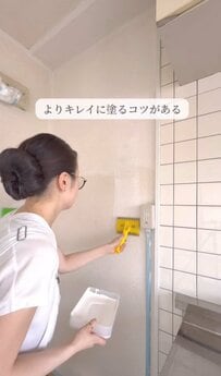 【築35年アパートDIY】クロスを白→白で塗り直し！くすんだ壁が明るく清潔に大変身！「挑戦してみたい」と話題