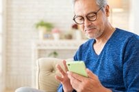 【マイナ保険証】「みんなはもう登録した？」65歳以上のシニア世代で多く利用！「登録はスマホで簡単！」具体的な手順を解説