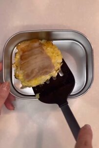 【女子高生弁当】お花みたいなマヨソースがかかった”お好み焼き”が可愛い！2枚も入っていて食べ応え抜群