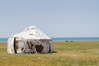 モンゴルの大草原で撮影した「ウェディングフォト」　映画のような光景に思わず目を疑う