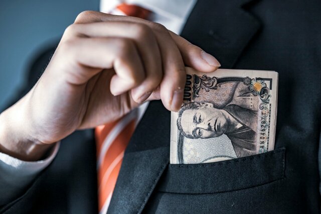 新卒の平均月給「大卒で約25万円」【平均年収460万円の日本】30～50歳代で年収はいくら変わるのか