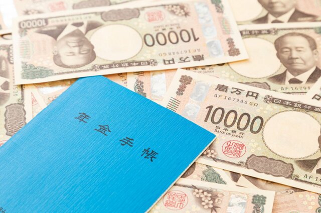 【国民年金＋厚生年金】月15万円（年180万円）以上もらう人は何％？リアルな平均受給額を一覧で確認