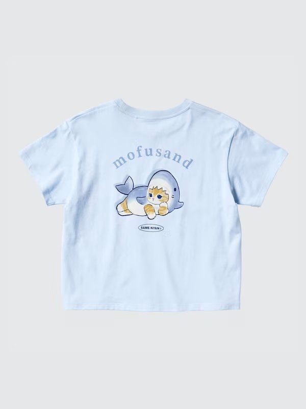 後ろには大きくかわいいサメにゃんが