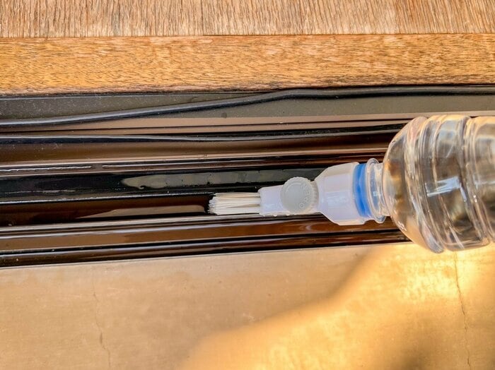 細いサッシにもピッタリとフィット