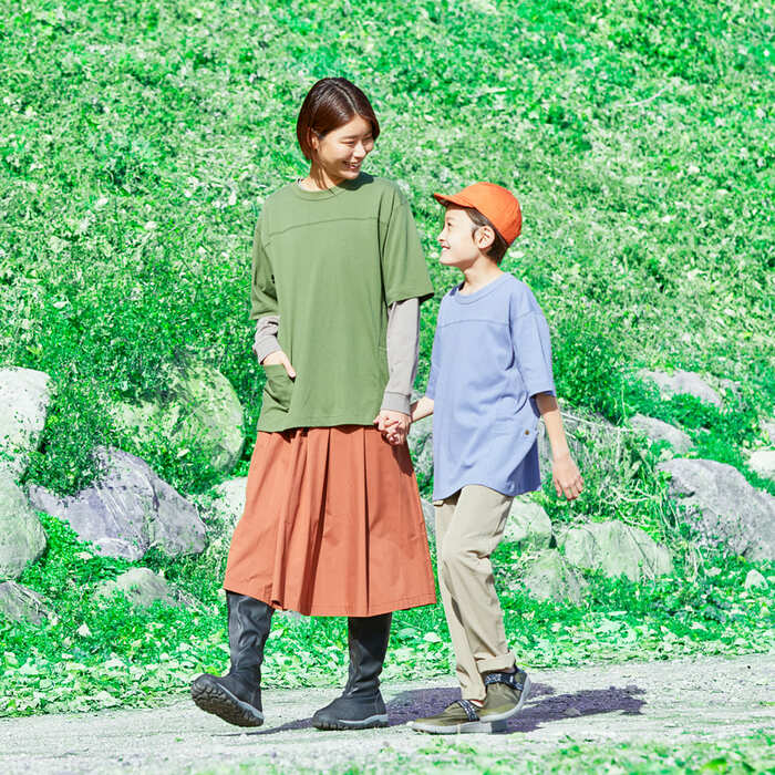 両サイドにドットボタン付きのBIGポケットが付いたデザイン