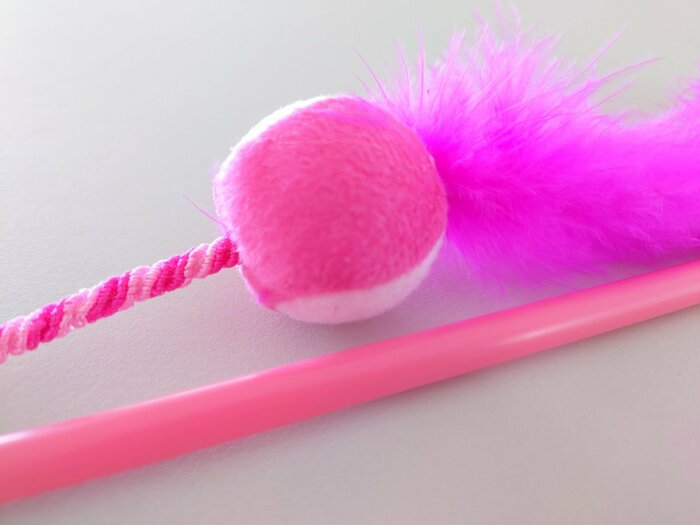 しっぽ部分は繊細な毛が密集しており、猫が夢中になって遊んでくれそう