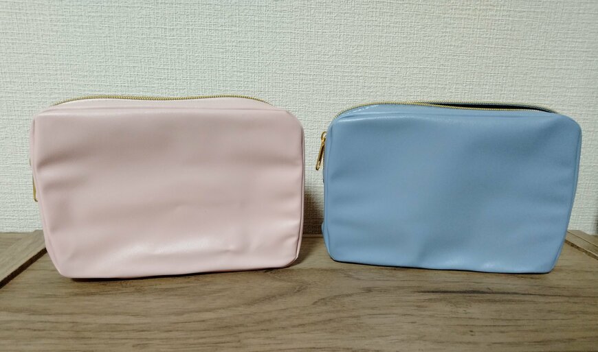 筆者撮影（セリア、クリア窓付ポーチ ニュアンスカラー）