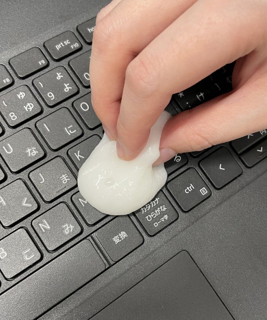 出所：3COINS　粘着クリーナー