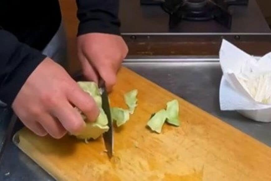 父が家族のために作る「はんぱ野菜のフライ弁当」がたまらない　カットしたフライの断面が食欲をそそる…