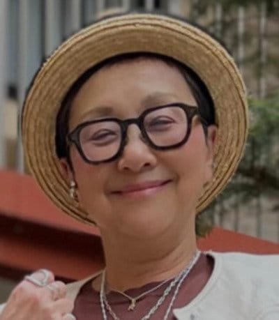 【64歳マダム】無印良品の〈デニムロングスカート〉で…上品で軽やかな大人カジュアルコーデを披露「可愛いです！」の声