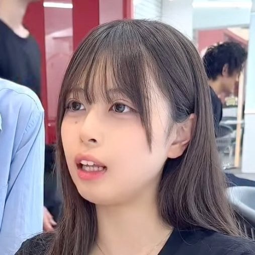 【大変身】ボブ好きの彼氏のためにロングだった女性が大胆イメチェン！ 