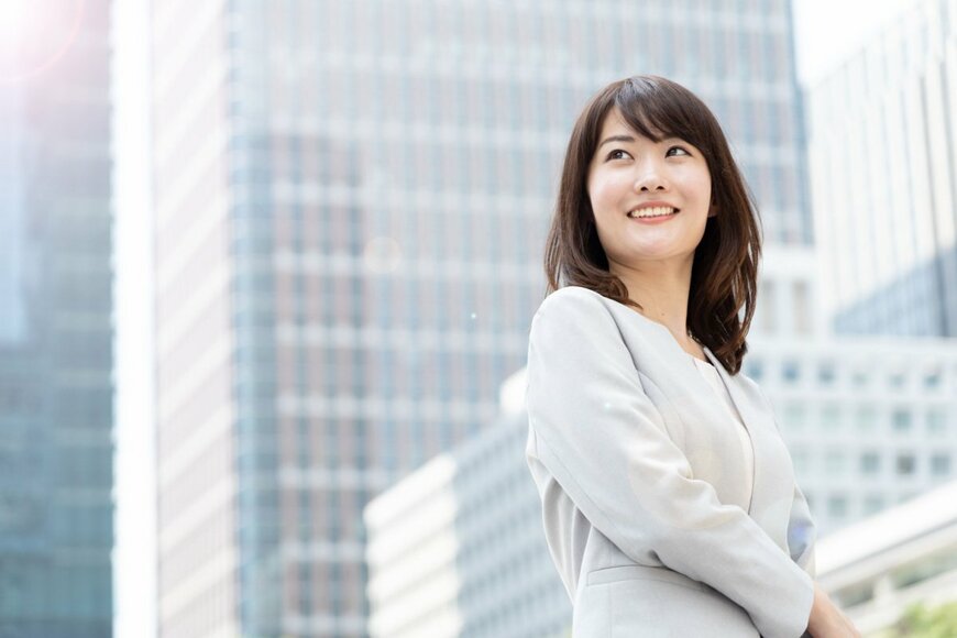 「日本の平均年収400万円」のはずが女性は全年代で届かないワケ。女性が年収400万円目指せる業種は