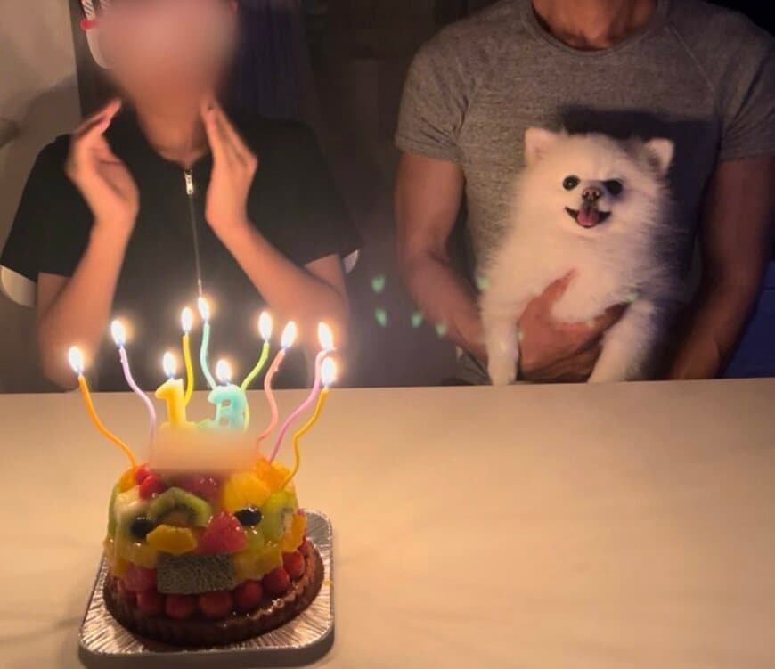 にこにこ笑顔でお祝いしてくれた犬