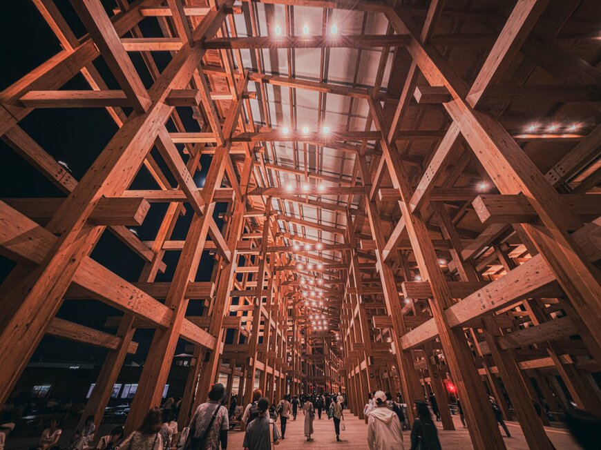 圧倒的なスケールを感じる大屋根リング